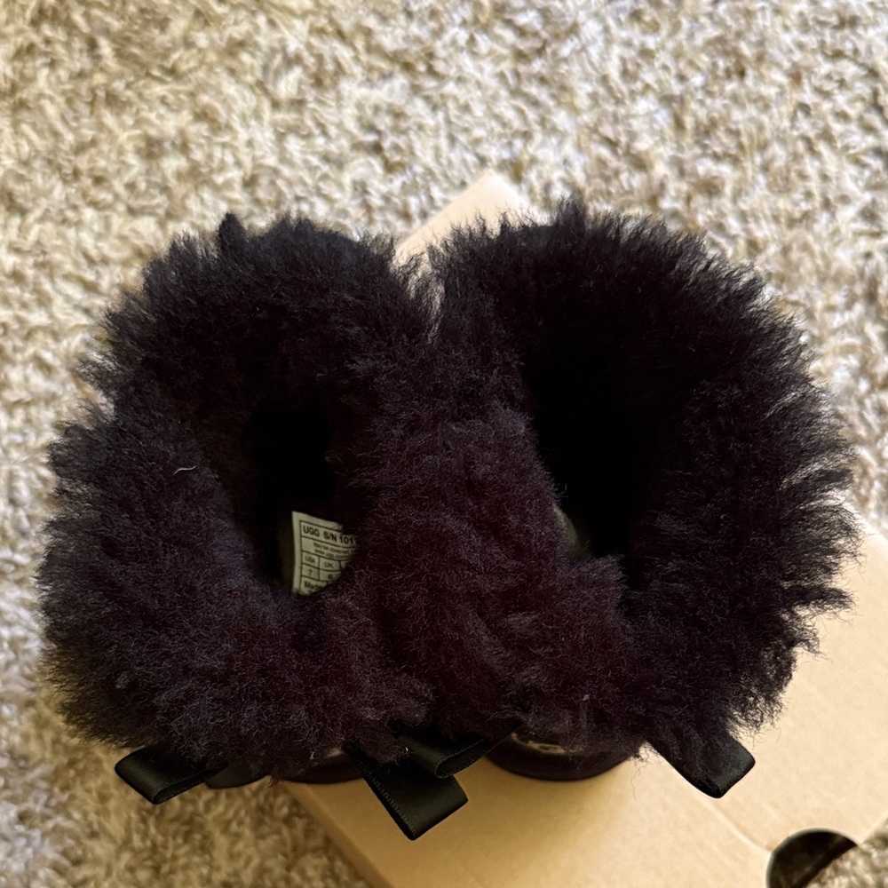 Rarely Worn Kid’s UGG Boots 🤍 - Picture 4 of 9
